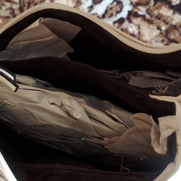 LATIQUE vegan leather crossbody - Picture 5 of 6